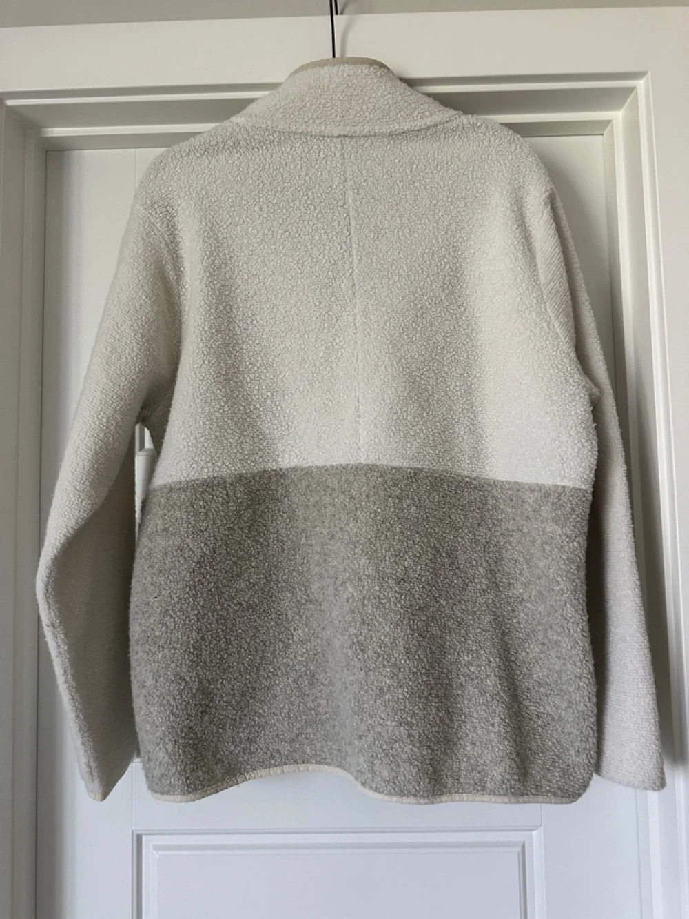 Patagonia Two-Tone Cream & Light Gray Quarter-Zip Shearling Pullover - Picture 4 of 4